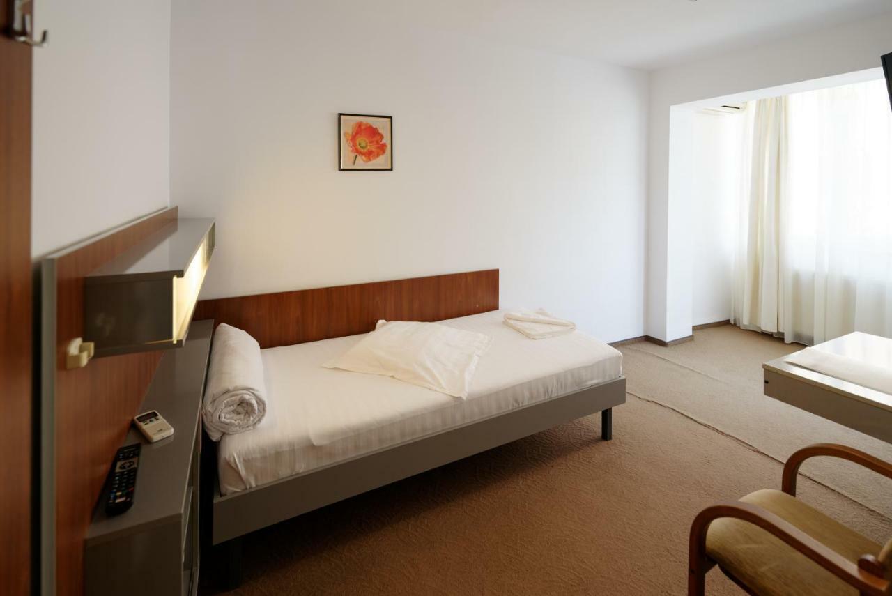 Vila Rosa Hotel คลูจ-นาโปกา ภายนอก รูปภาพ